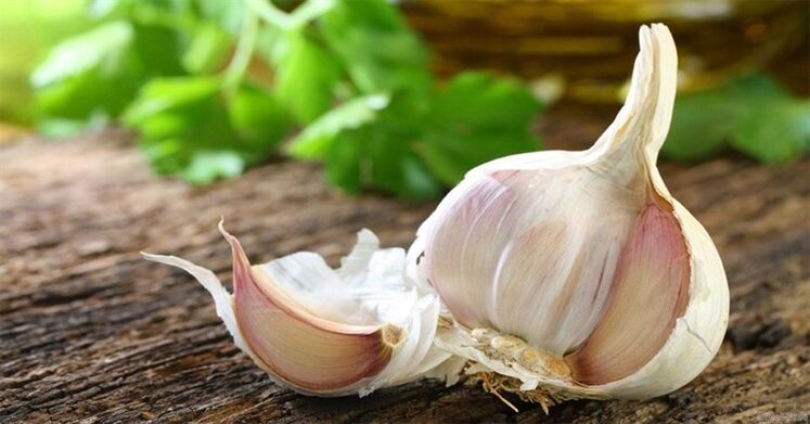 Garlic-based folk remedies are often used for prostatitis.